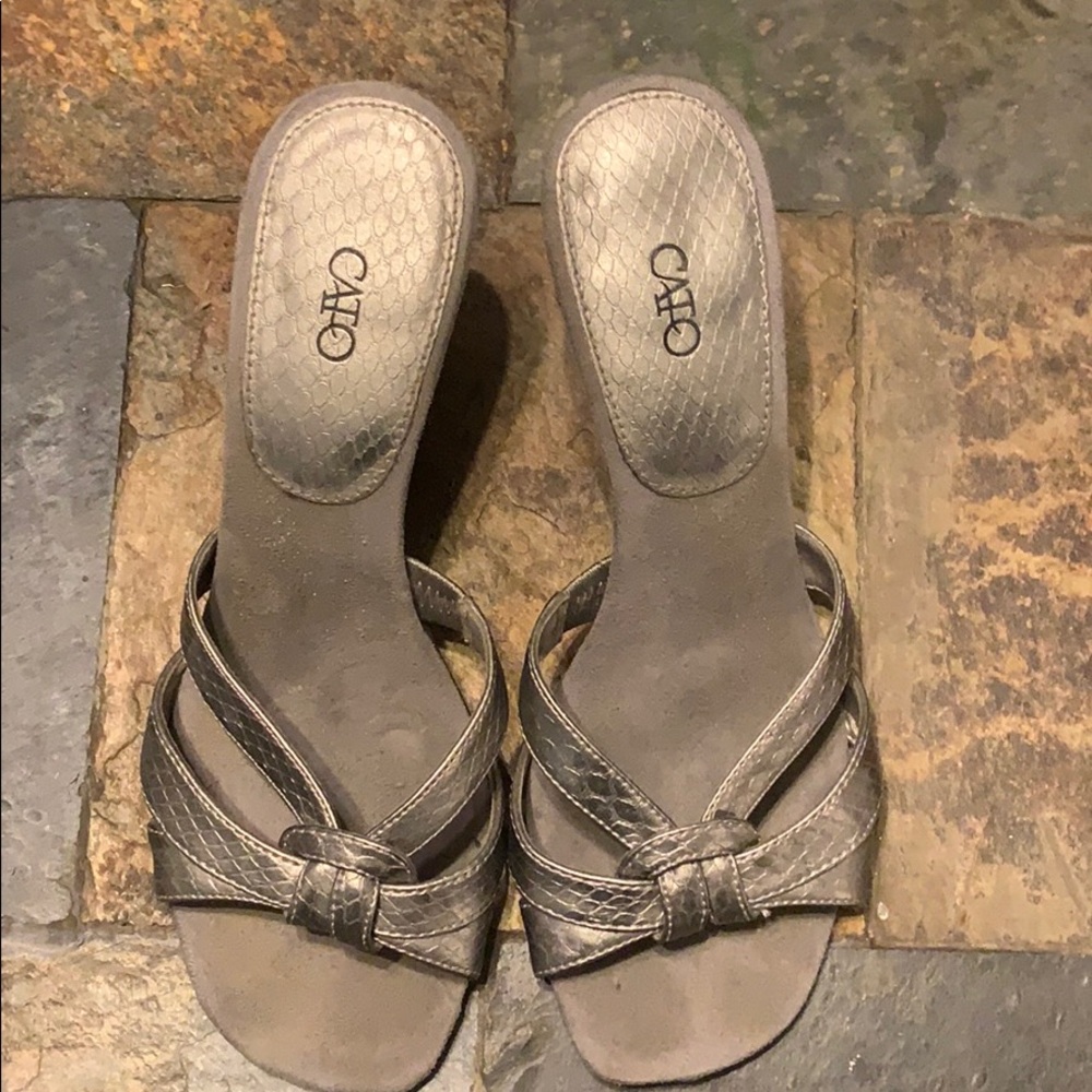 Gray heels